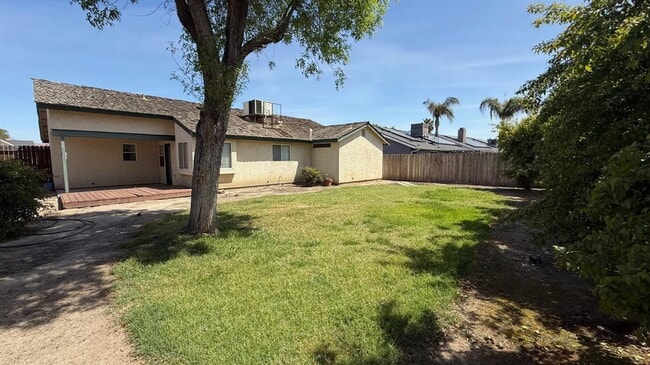 Building Photo - 777 E Encore Dr