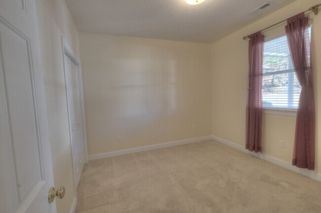 Building Photo - 6260 Alyssum Pl