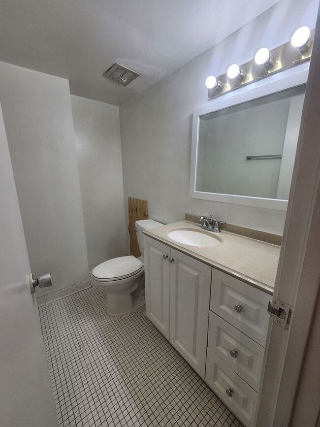 Building Photo - Two Bedroom Available near EMU!