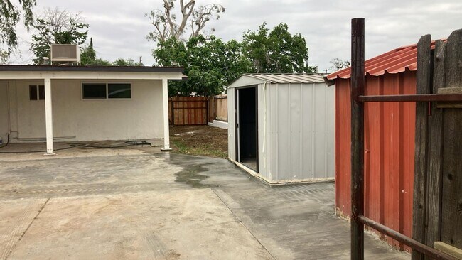 Building Photo - NE 4 bedroom home by Bakersfield College