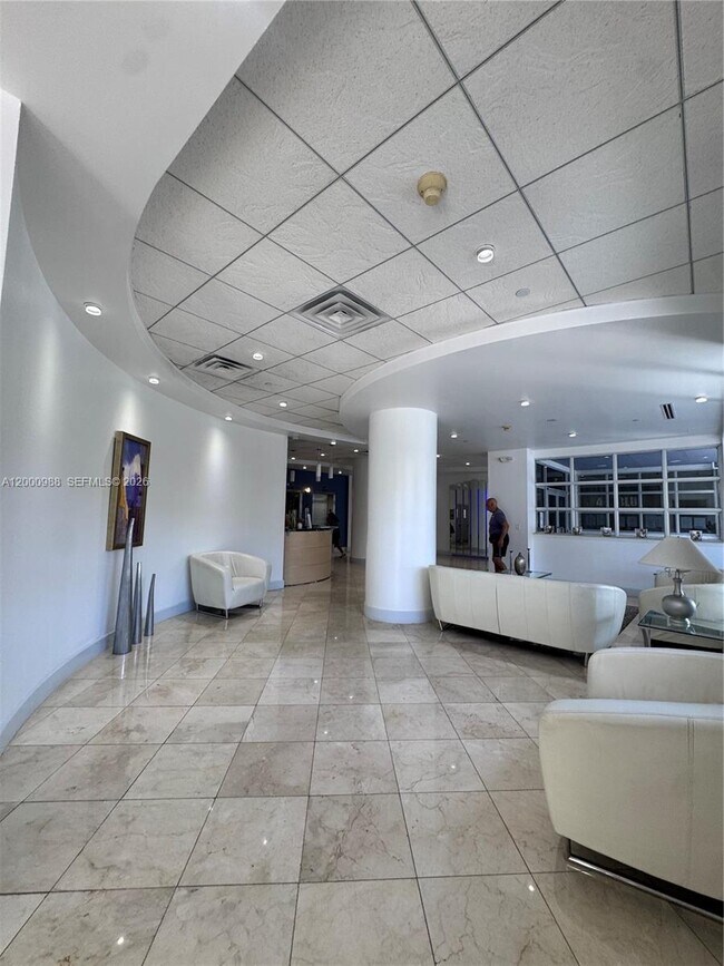 Building Photo - 401 NE 69th St