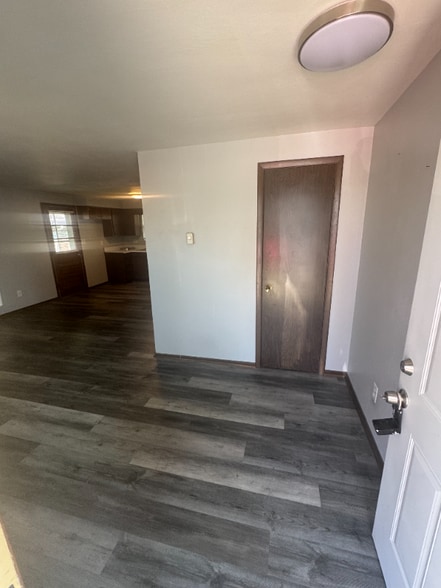 Building Photo - 507 E Staat St