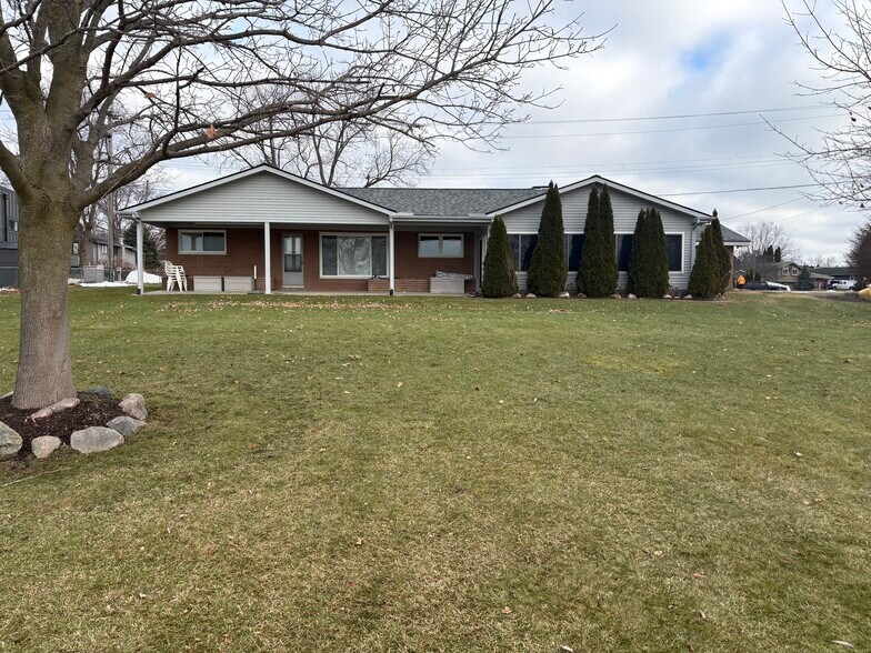 Lake Side - 504 Burgess Dr