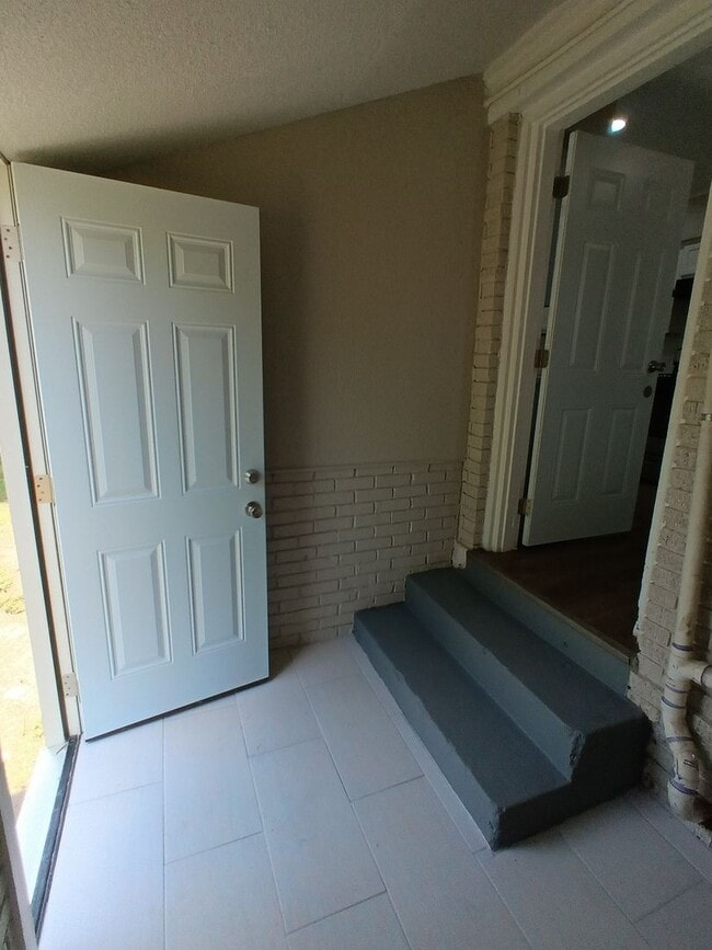 Building Photo - HIDDEN GEM! NEW REMODEL!!