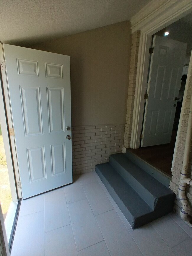 Building Photo - It's ready! New Remodel