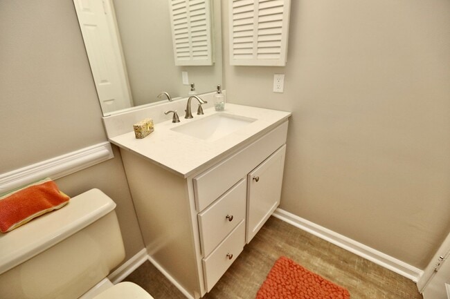 Building Photo - Updated End-Unit Brick Townhome Ready NOW!...