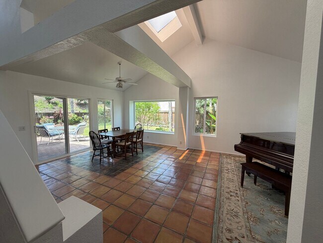 Building Photo - Beautiful 3 bed/3 bath In San Clemente