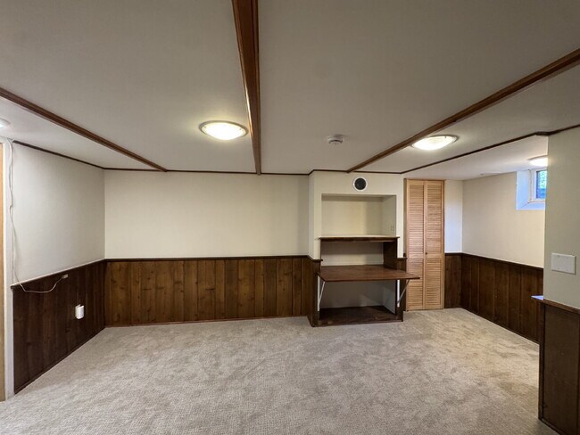 Building Photo - Charming 3-Bed Oasis with Fireplace & Finished Basement in Richfield!
