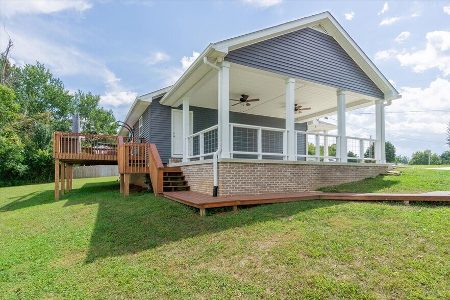 Building Photo - 242 Mirage Dr