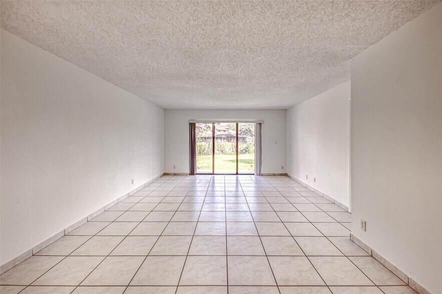 Building Photo - 9818 Nob Hill Ct