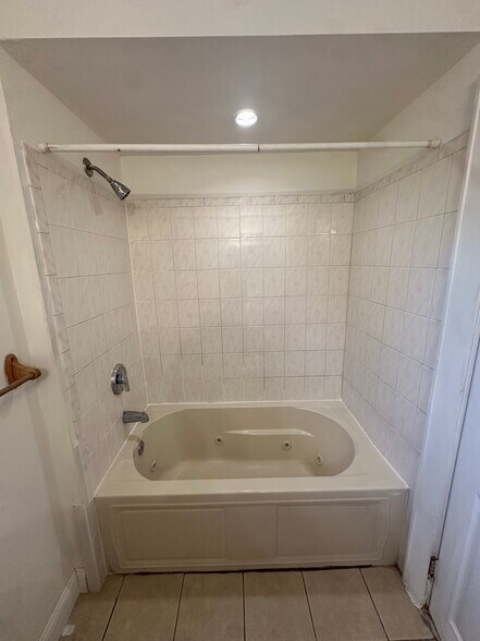 Building Photo - 212 Jackson Ave