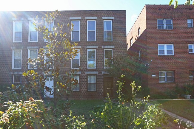 Building Photo - 1823-1825 E Capitol St SE