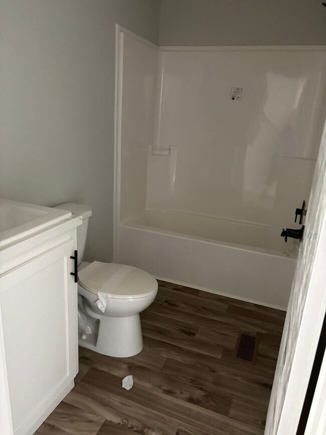 Building Photo - 127 Hubert Blvd