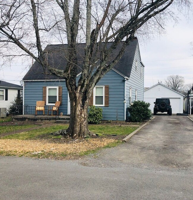 Building Photo - SINGLE FAMILY HOME