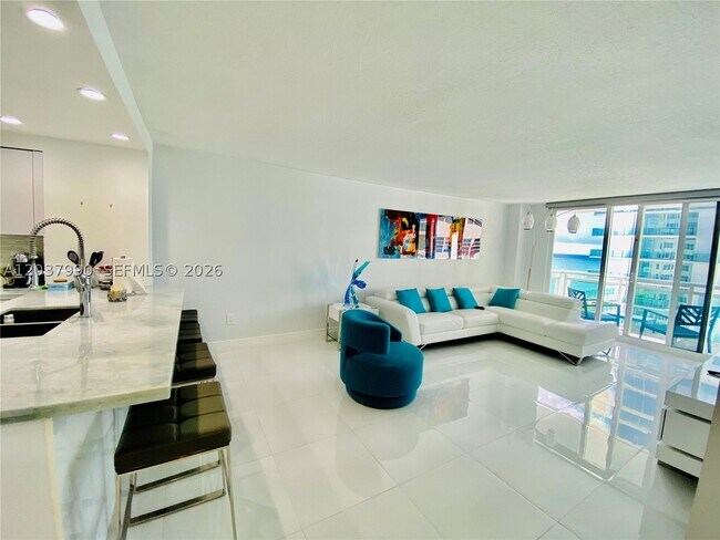 Building Photo - 6917 Collins Ave