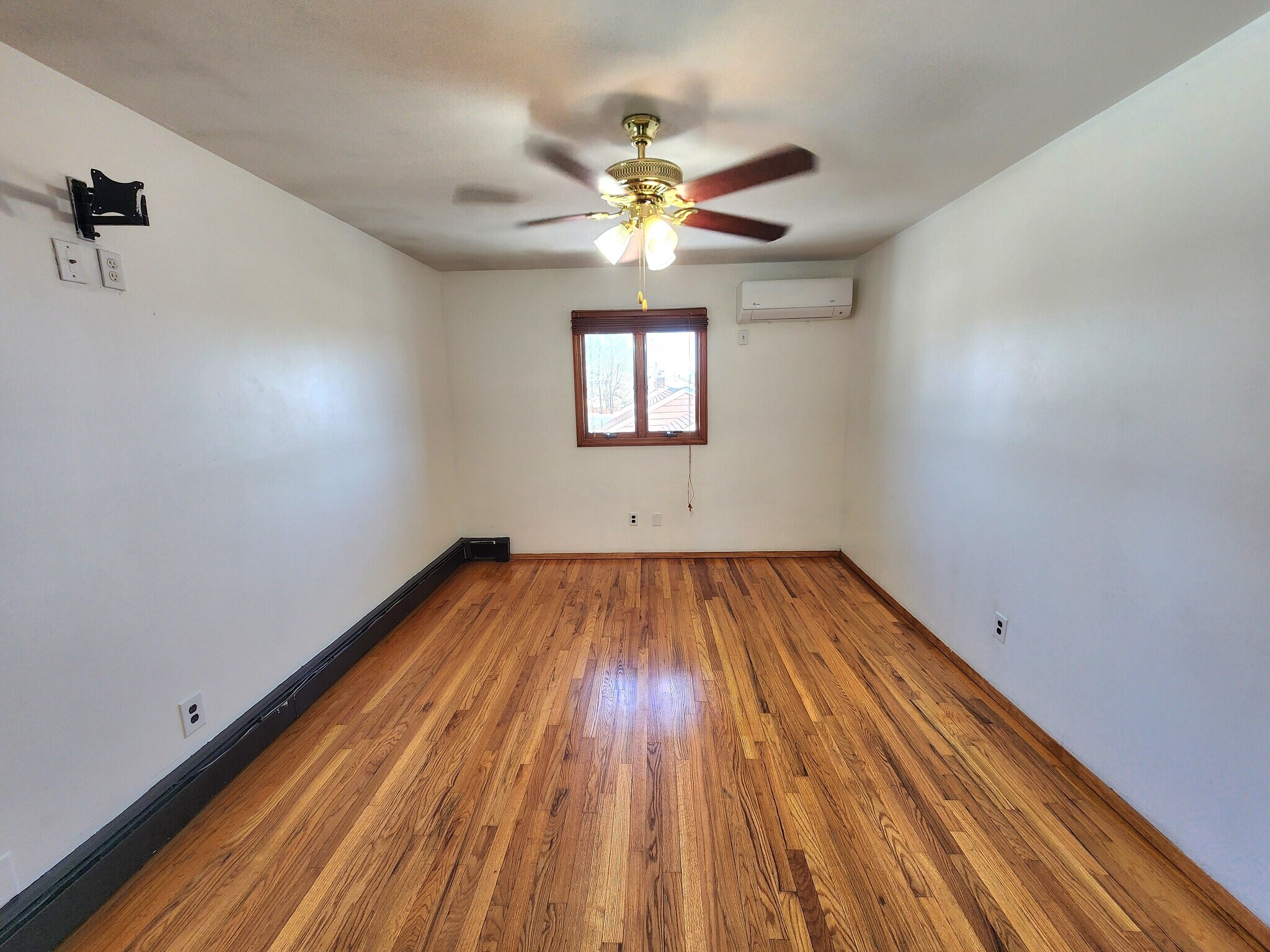 Building Photo - 30 Wilson St