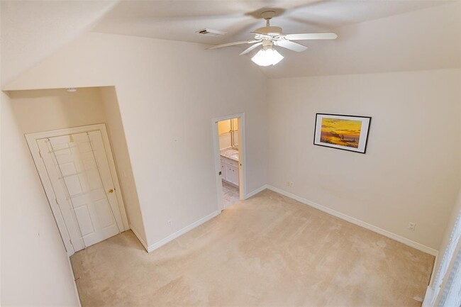 Building Photo - 3115 Evergreen Oak Dr