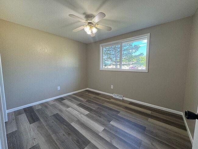 Building Photo - 3 Bedroom Home