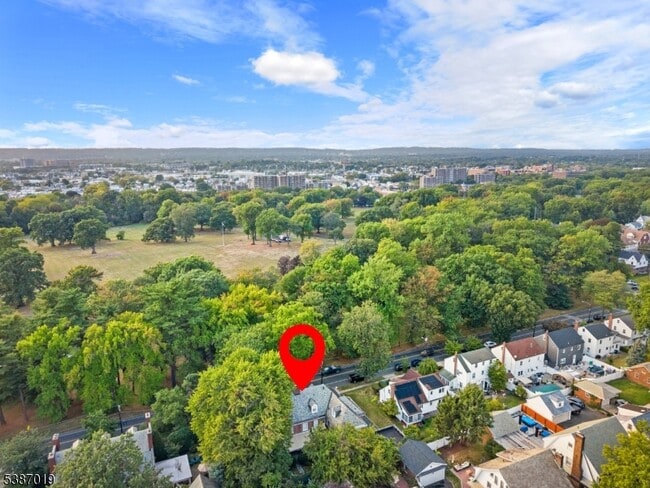 Building Photo - 655 Lake St