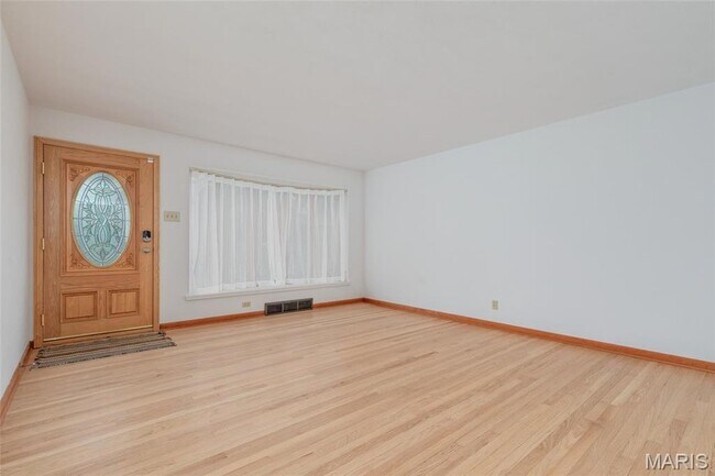 Building Photo - 9715 Grantview Dr
