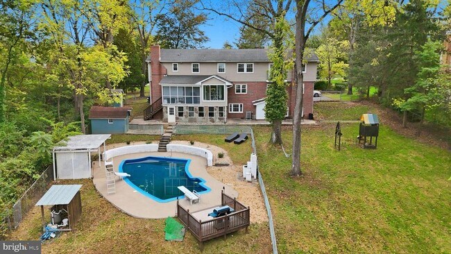 Building Photo - 5642 Jefferson Blvd