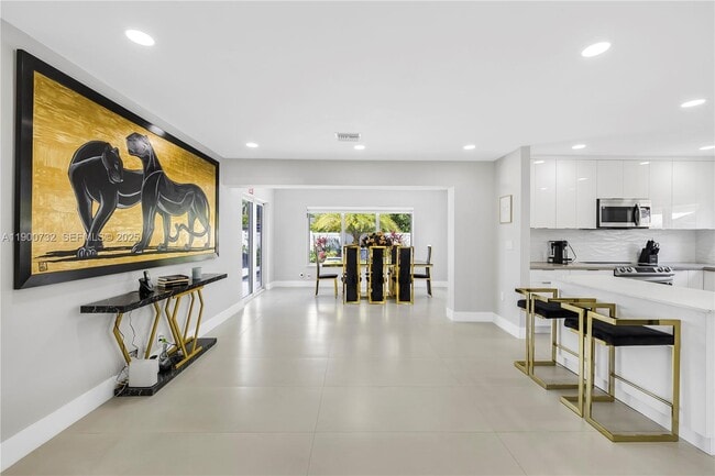 Building Photo - 1104 N 13th Terrace