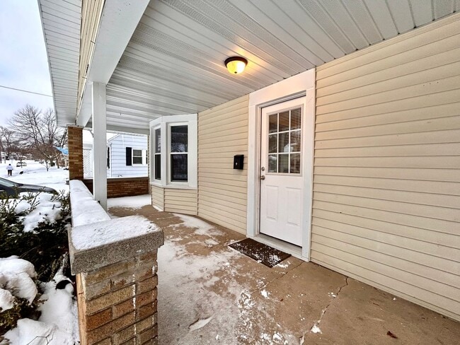 Building Photo - Three Bedroom Home in Northeast Grand Rapids