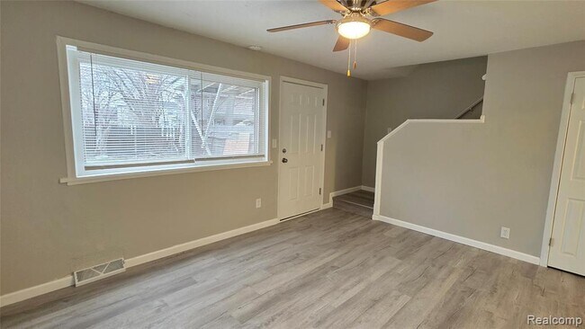 Building Photo - 33507 Berville Ct