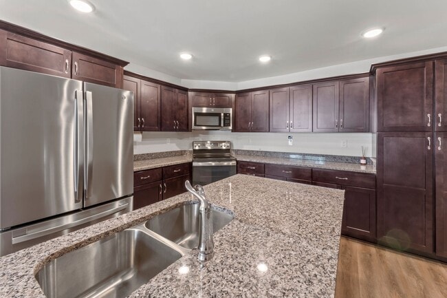 Building Photo - Lovely Updated Townhome for rent!