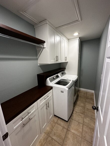 Laundry Room - 819 W 27th St