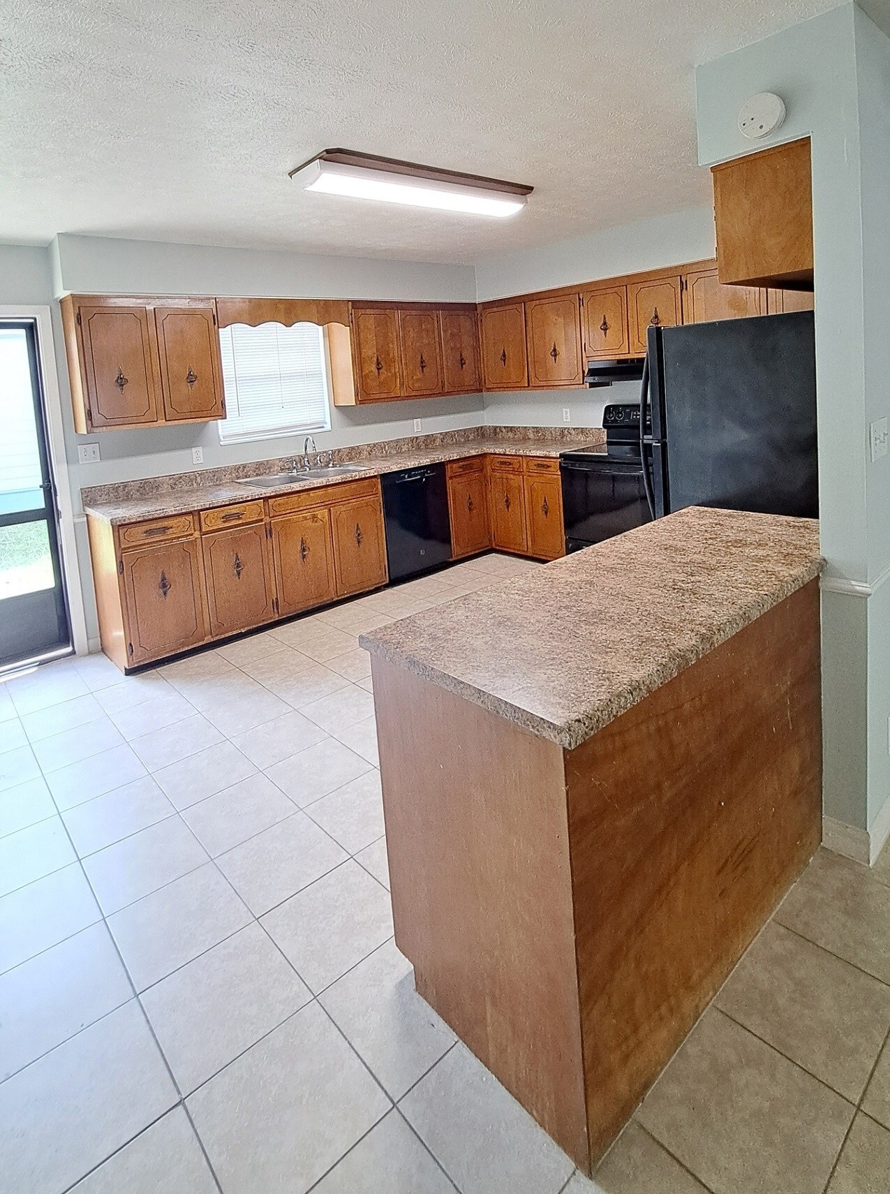 Building Photo - 3909 Ocean View Dr