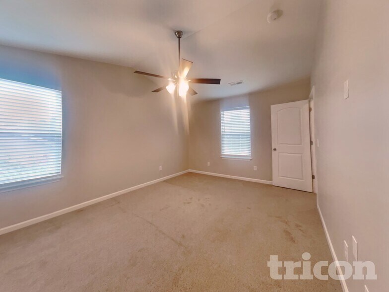 Building Photo - 1524 Hamilton Hills Dr