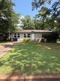 Building Photo - Charming 2-Bedroom Home with Bonus Room & Spacious Backyard