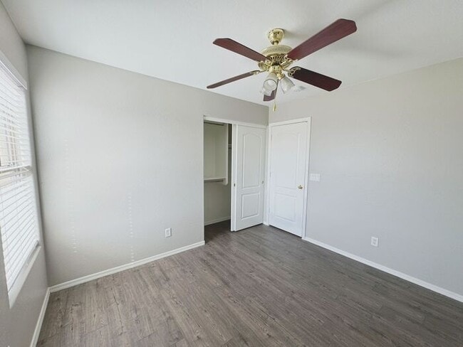 Building Photo - 4BR / 2.5BA Home with Expansive Lot – 2-Car Garage, Community Pools & Golf