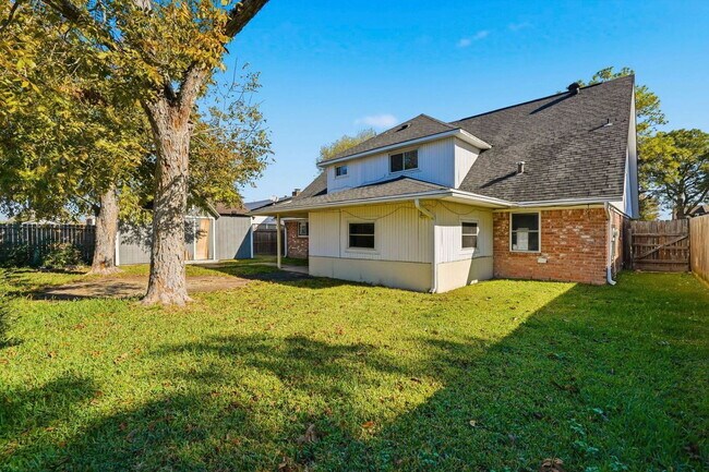 Building Photo - 2518 Henderson Ln