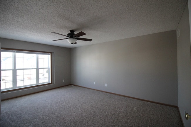 Building Photo - 10515 Pond Curve