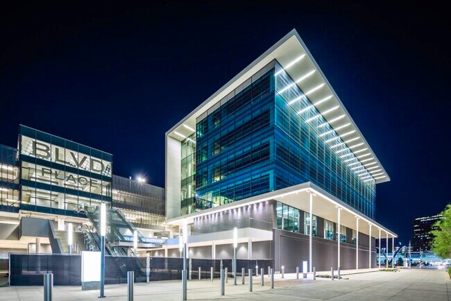 Building Photo - 7 Riverway Dr