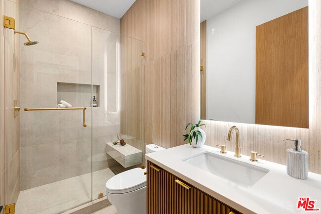 Building Photo - 2565 Patricia Ave