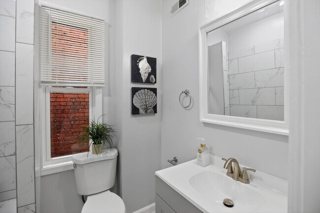 Building Photo - wonderful 3BR 1.5 Bath in the H st Corridor