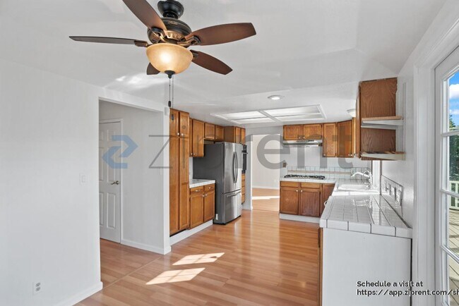 Building Photo - 920 Belmont Way