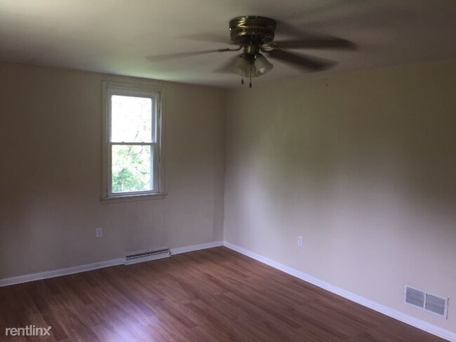 Building Photo - 3 br, 1.5 bath House - 1651 Old Brodhead Road