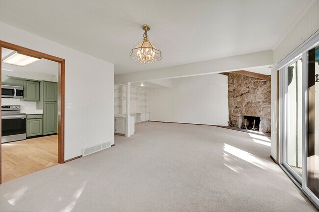 Building Photo - 2356 S Hiwan Dr