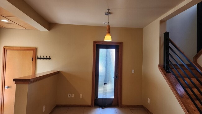 Building Photo - Corner Townhouse in Downtown Tacoma with A...