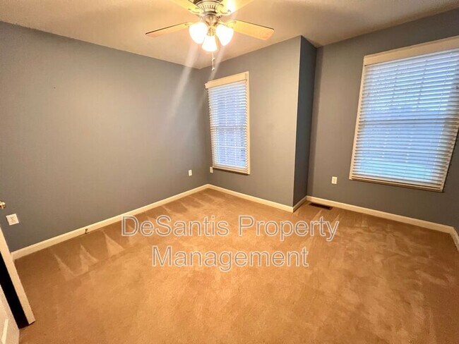 Building Photo - 945 Montclair Dr