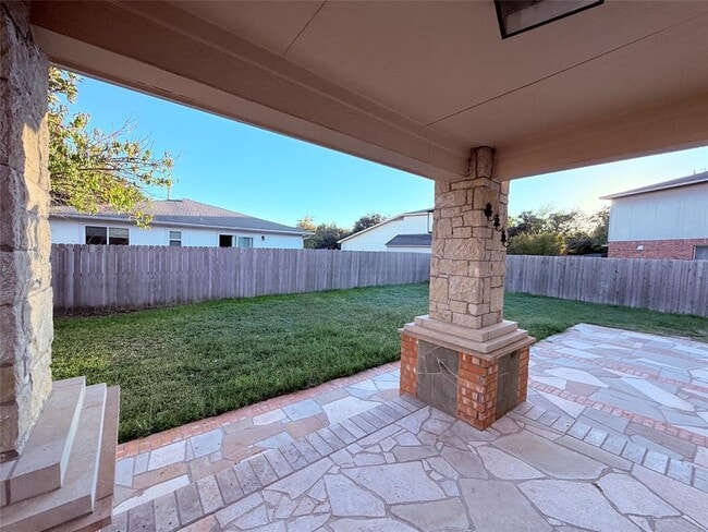 Building Photo - 102 Brentwood Dr