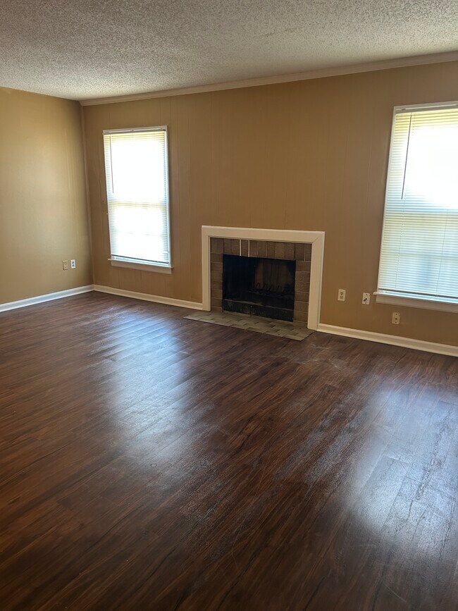 Building Photo - 3655 Haughton Ln