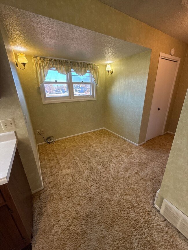 Building Photo - BM- 406