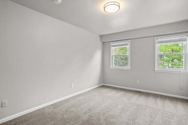 Building Photo - 913 Laredo Ct