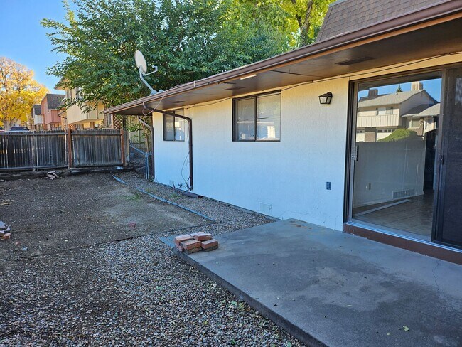 Building Photo - 47 Douglas Ln