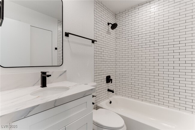 Building Photo - 254 Tower St